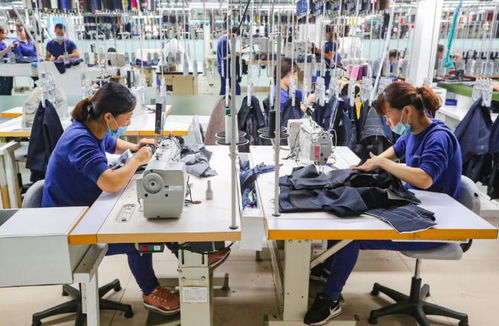 科技賦能打造智能工廠，將私人定制服裝搬上現(xiàn)代流水線